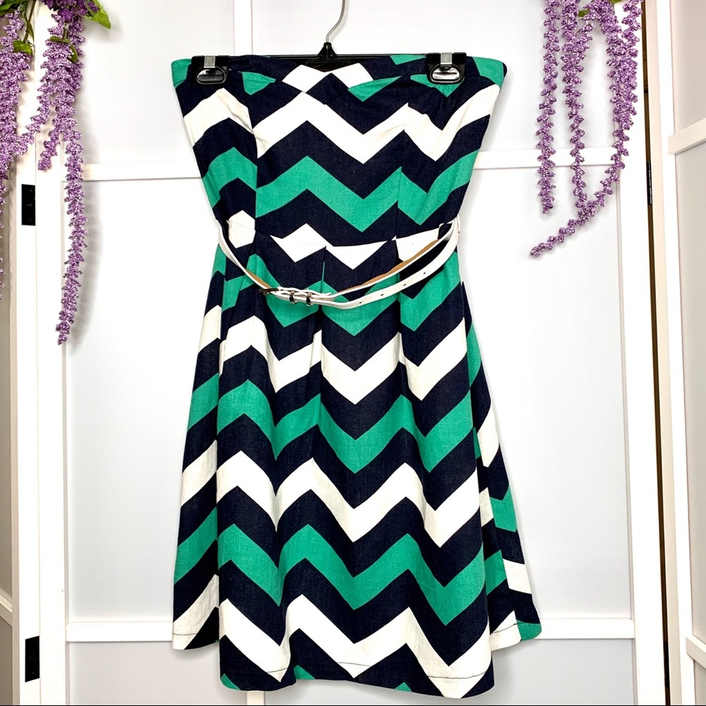 Strapless Chevron pattern stripped dress with belt